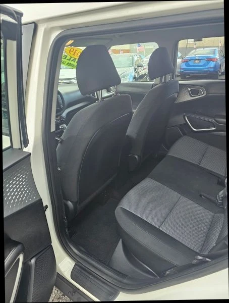 2023 Kia Soul - Image 7 of 12