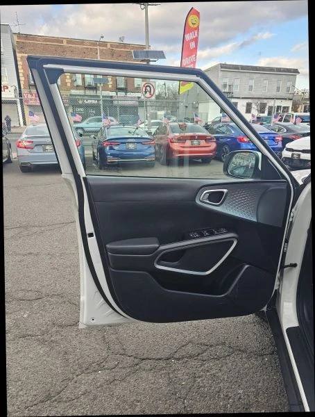 2023 Kia Soul - Image 11 of 12