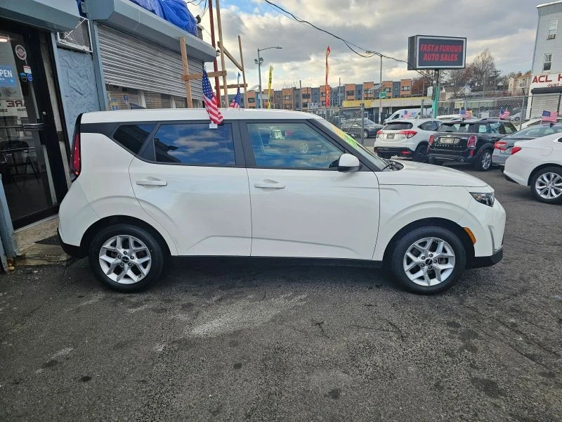 2023 Kia Soul - Image 3 of 12
