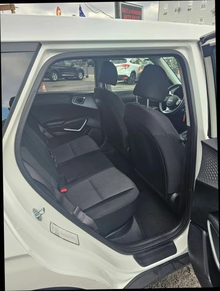 2023 Kia Soul - Image 9 of 12