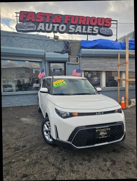 2023 Kia Soul - Image 5 of 12