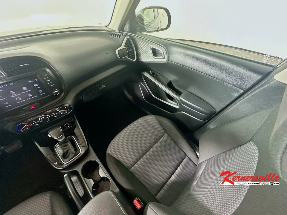 2023 Kia Soul - Image 11 of 21