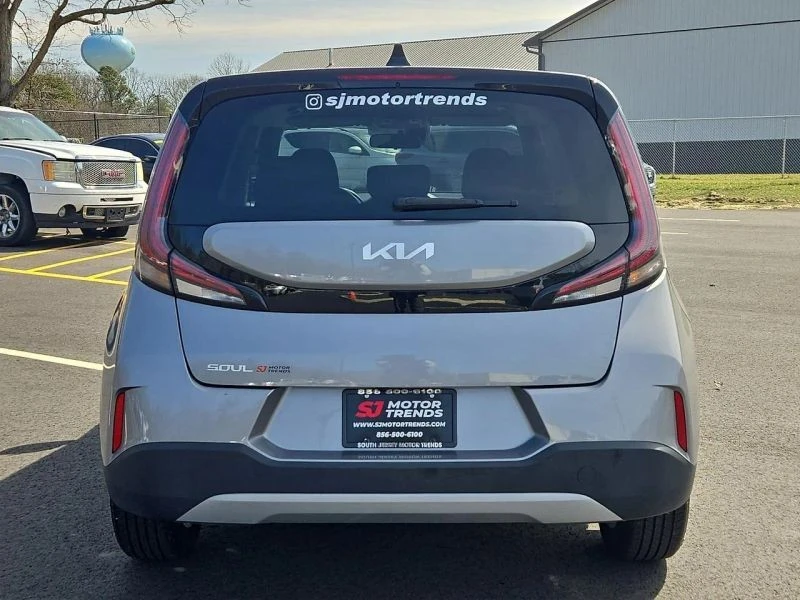 2023 Kia Soul - Image 5 of 12