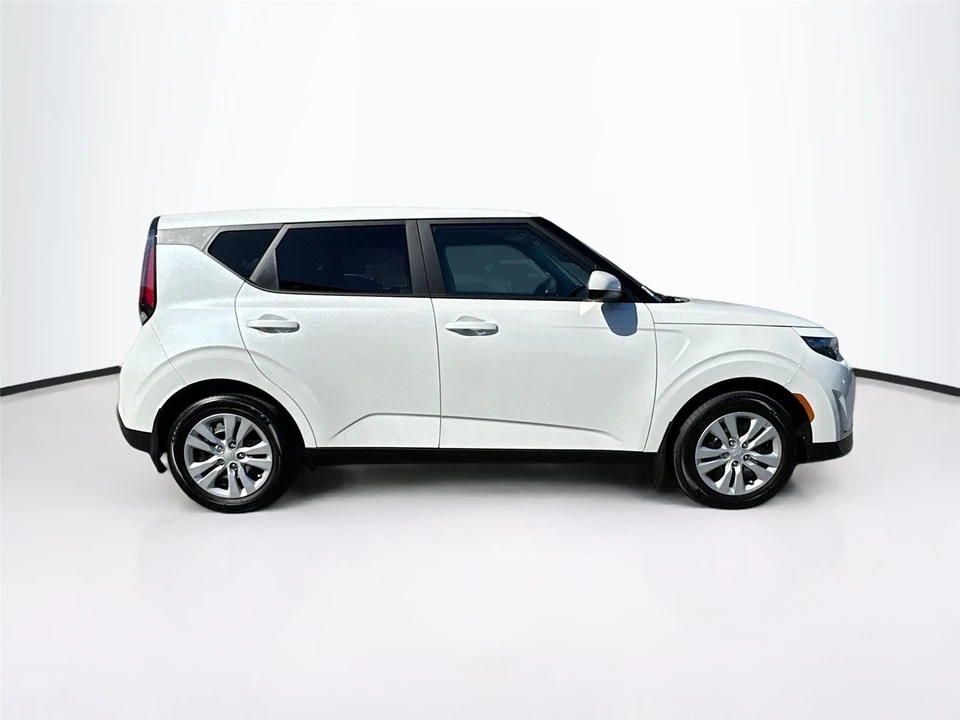 2023 Kia Soul - Image 8 of 21