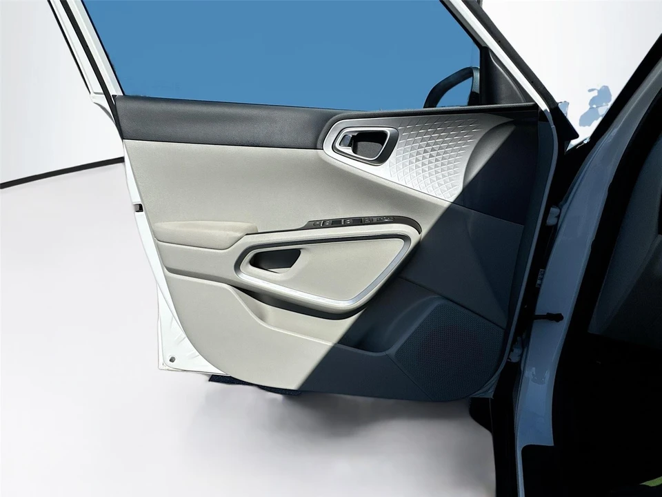 2023 Kia Soul - Image 17 of 21