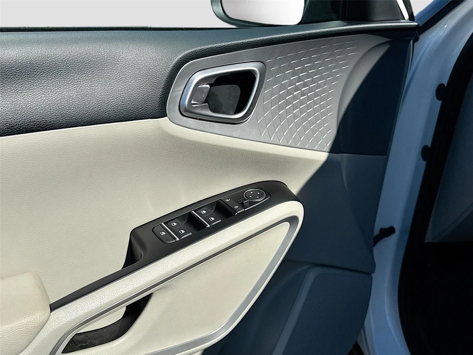 2023 Kia Soul - Image 16 of 21