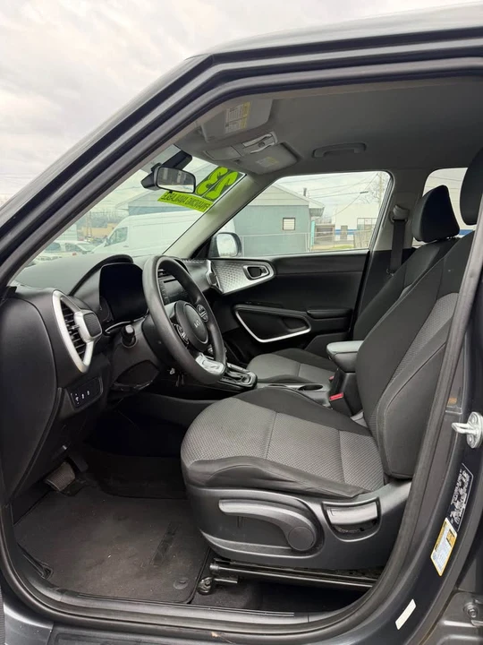 2023 Kia Soul - Image 6 of 8