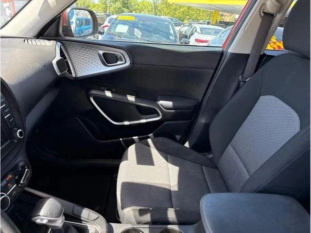 2023 Kia Soul - Image 8 of 11