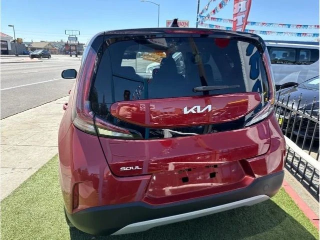 2023 Kia Soul - Image 5 of 11