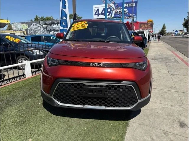 2023 Kia Soul - Image 2 of 11