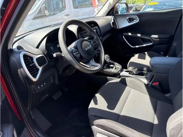 2023 Kia Soul - Image 6 of 11