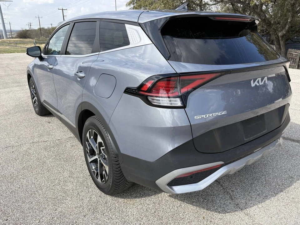 2023 Kia Sportage - Image 7 of 21