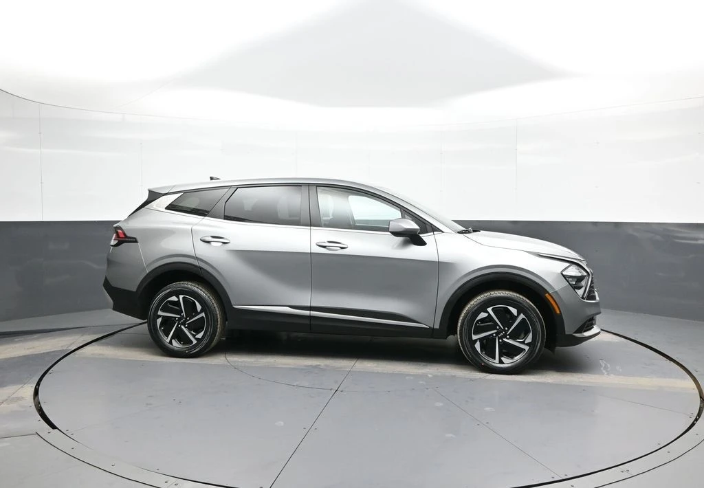2023 Kia Sportage - Image 8 of 12