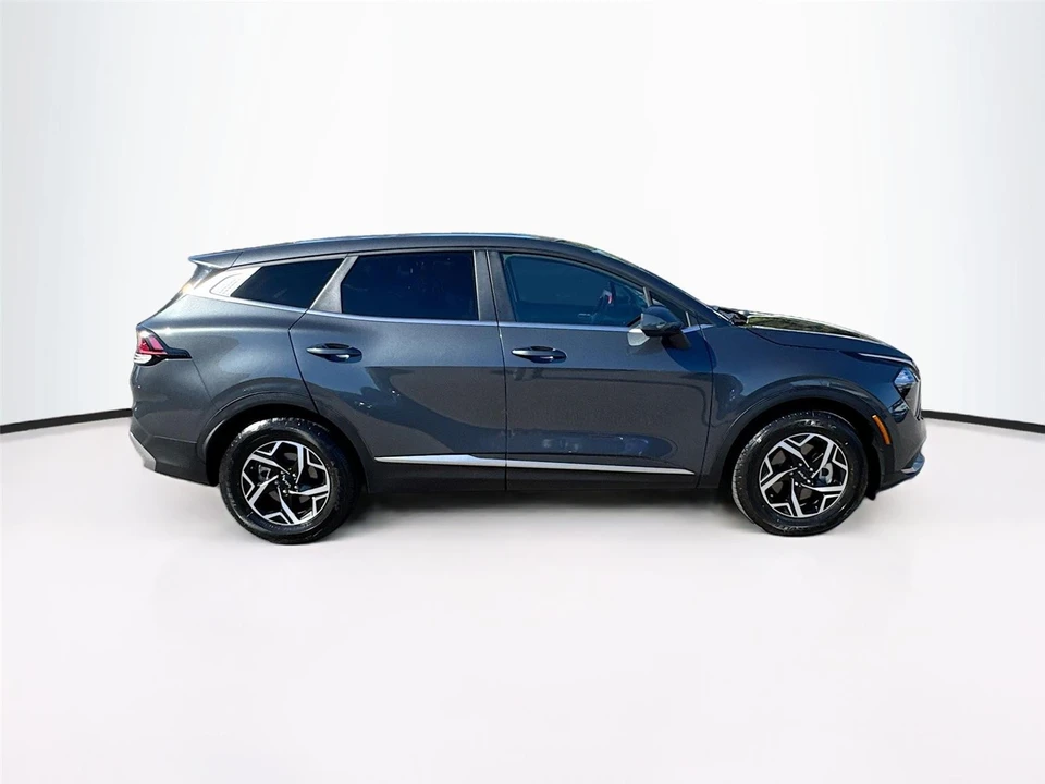 2023 Kia Sportage - Image 8 of 21