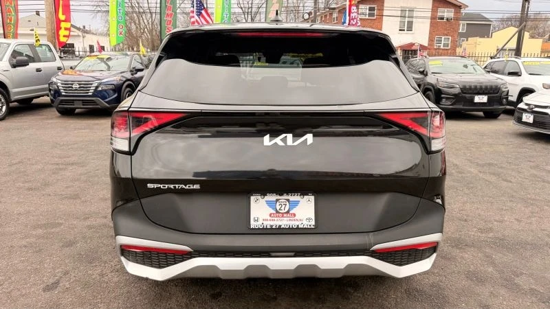 2023 Kia Sportage - Image 6 of 12