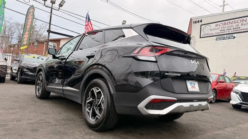 2023 Kia Sportage - Image 8 of 12