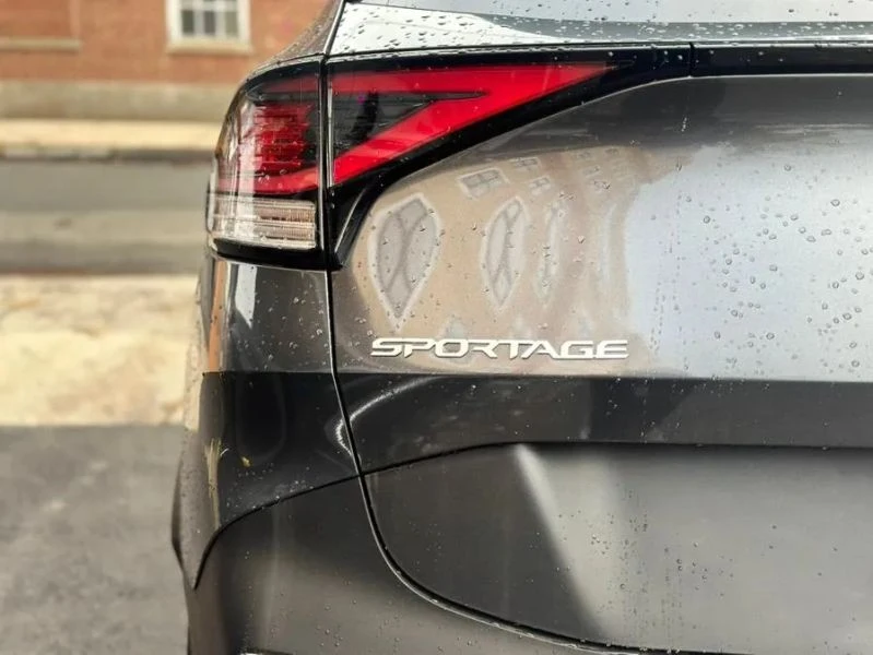 2023 Kia Sportage - Image 7 of 12
