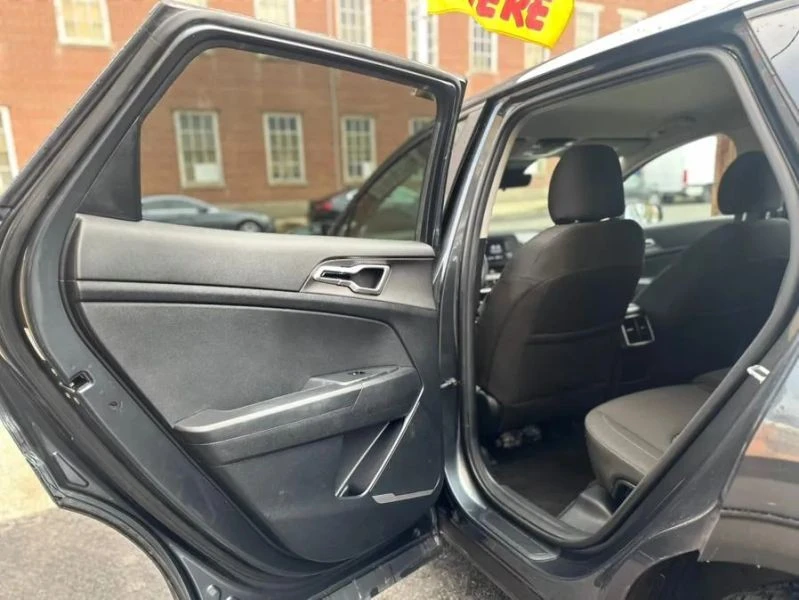 2023 Kia Sportage - Image 8 of 12