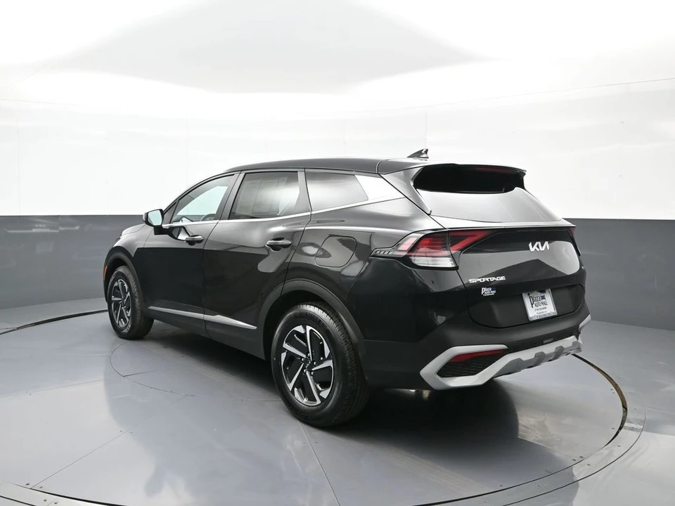 2023 Kia Sportage - Image 8 of 21