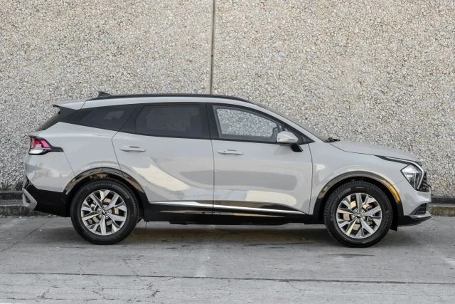 2023 Kia Sportage - Image 9 of 21