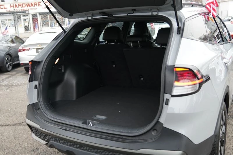 2023 Kia Sportage - Image 8 of 12