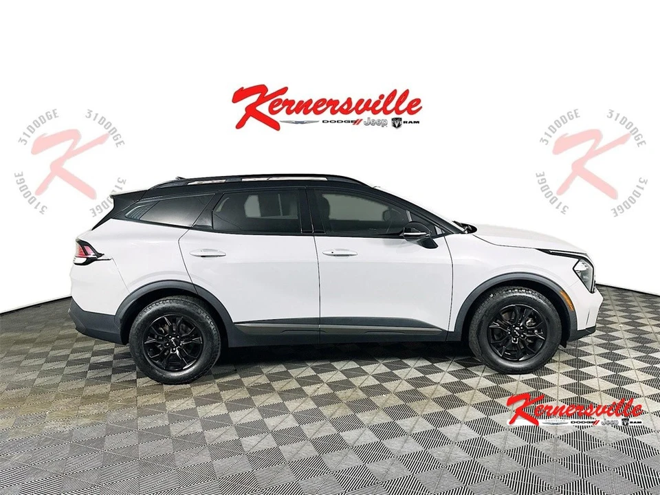 2023 Kia Sportage - Image 8 of 12
