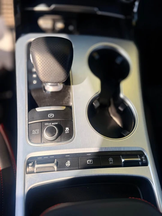 2023 Kia Stinger - Image 11 of 15