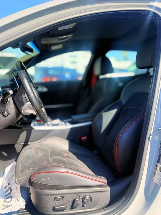 2023 Kia Stinger - Image 5 of 15