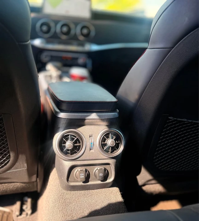 2023 Kia Stinger - Image 7 of 15