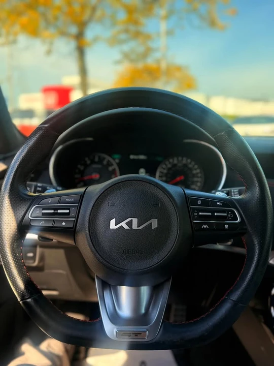 2023 Kia Stinger - Image 13 of 15