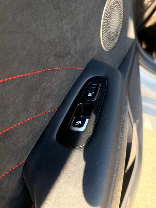 2023 Kia Stinger - Image 10 of 15