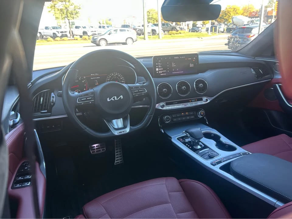 2023 Kia Stinger - Image 15 of 20