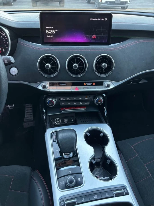 2023 Kia Stinger - Image 14 of 17