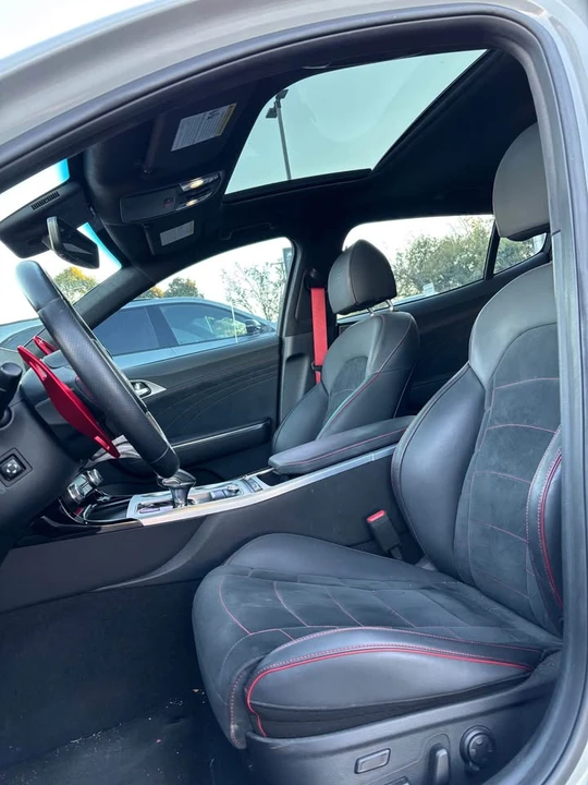 2023 Kia Stinger - Image 10 of 17
