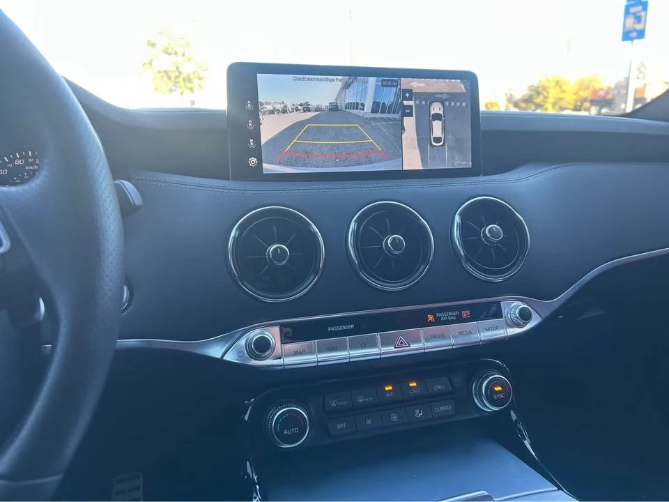 2023 Kia Stinger - Image 18 of 20