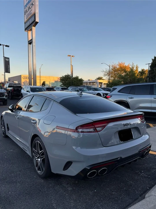 2023 Kia Stinger - Image 9 of 17