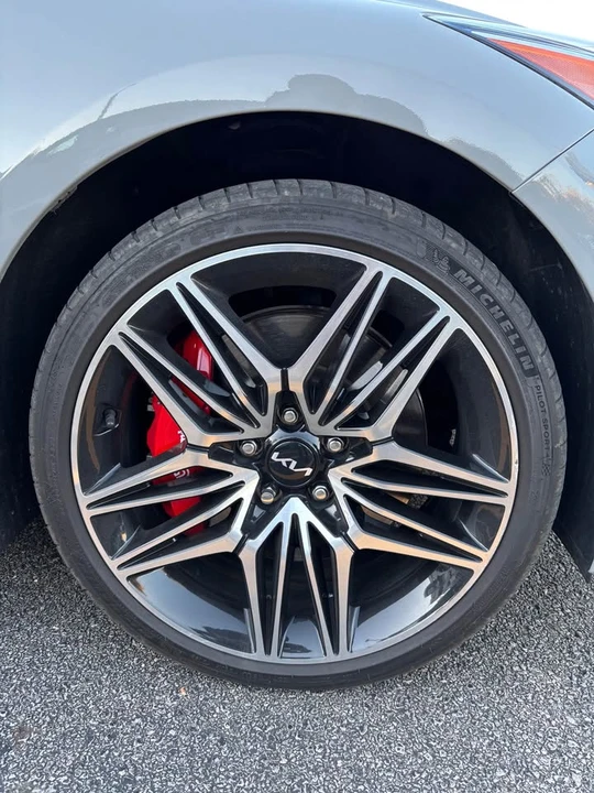 2023 Kia Stinger - Image 4 of 17