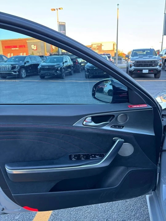 2023 Kia Stinger - Image 11 of 17