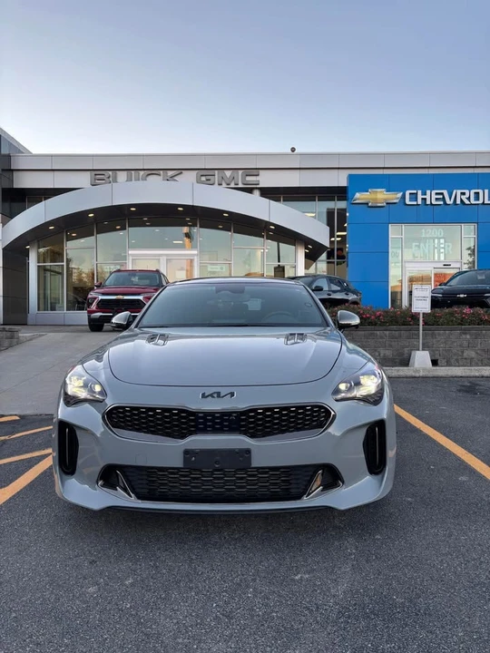 2023 Kia Stinger - Image 2 of 17