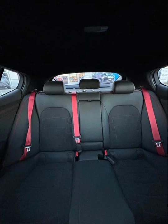 2023 Kia Stinger - Image 16 of 17