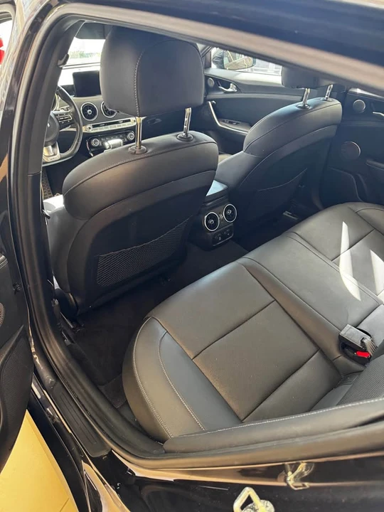 2023 Kia Stinger - Image 4 of 7