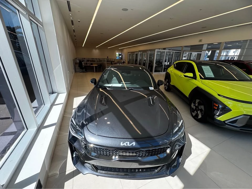 2023 Kia Stinger - Image 2 of 7