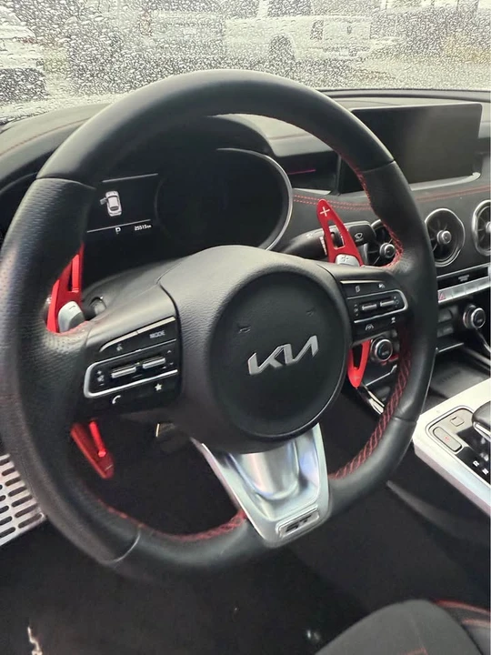 2023 Kia Stinger - Image 9 of 13