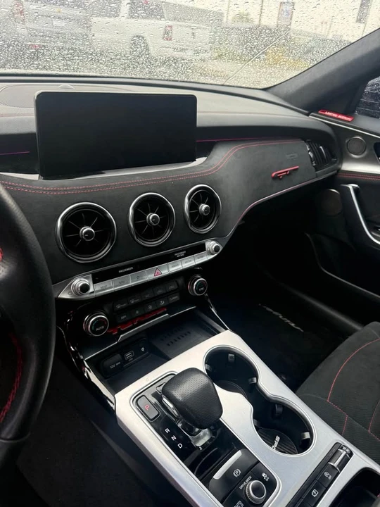 2023 Kia Stinger - Image 10 of 13