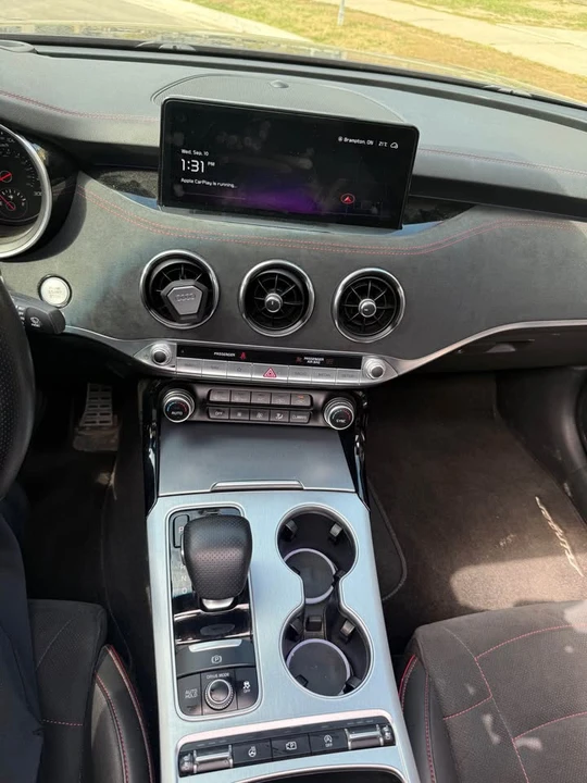 2023 Kia Stinger - Image 11 of 13