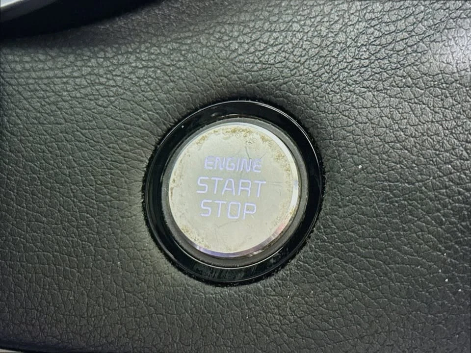 2023 Kia Stinger - Image 17 of 20
