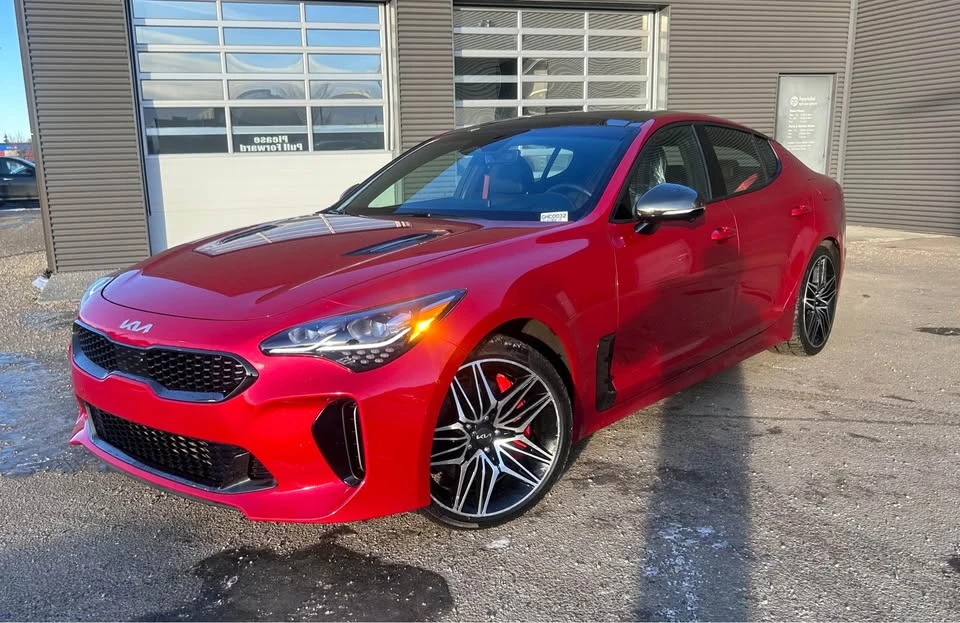 2023 Kia Stinger - Image 2 of 9