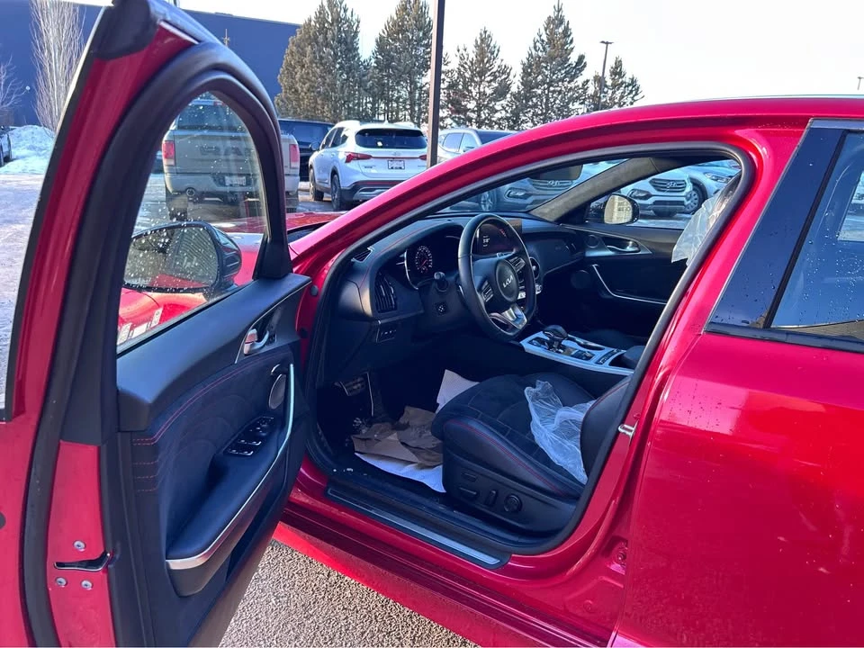 2023 Kia Stinger - Image 9 of 9