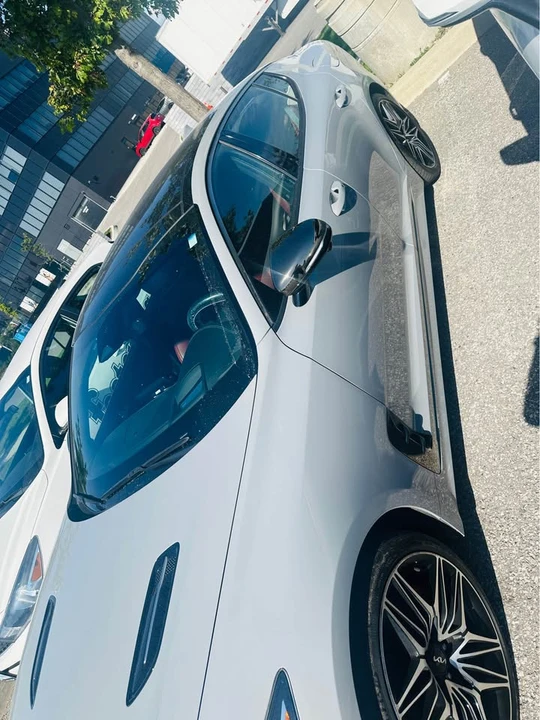 2023 Kia Stinger - Image 2 of 6