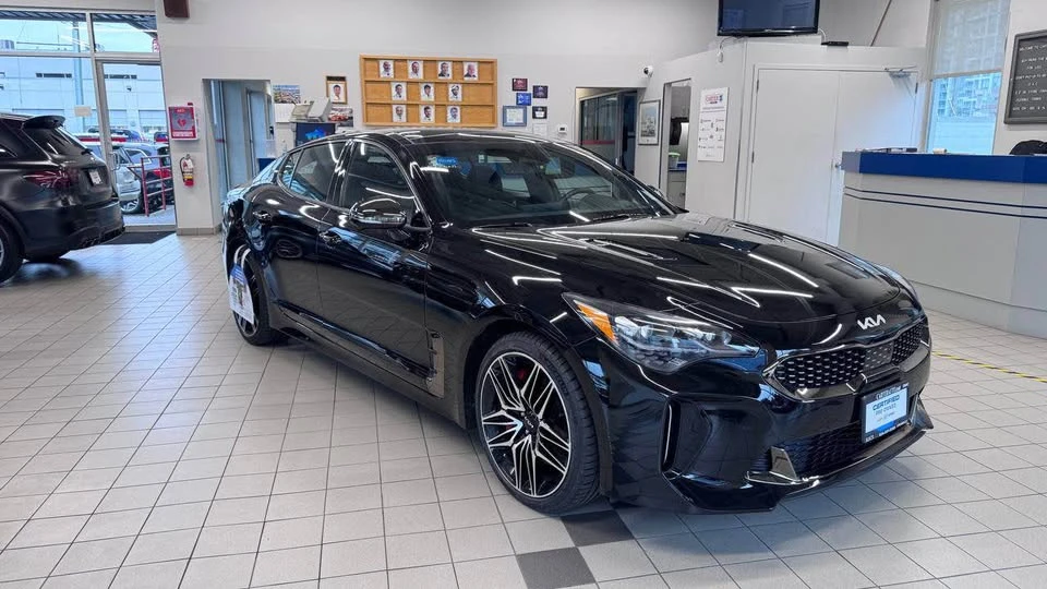 2023 Kia Stinger - Image 9 of 14